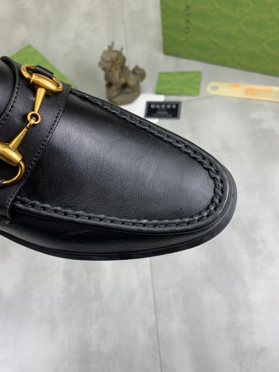 Men's shoes💰P500💰【New model, soft and comfortable Gucci classic business leather shoes hot selection (Gucci) official website latest Gucci 🎁 business leather shoes, hot style 💥 simple and elegant style, exclusive for trendy men. Unique official website latest brand original double G embossed element 👑Gucci Original decoration, fashionable and generous, made of original calfskin ✅ fully imported first-layer pigskin lining, official website designated wear-resistant, rubber business outsole, real-life photos of classic models at the counter 🎬38-44 (customized for 45) 3⃣️ colors available